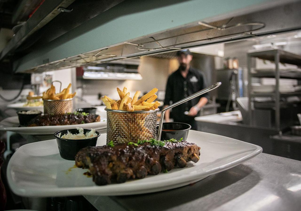 Le Littoral Bistro Gourmand Et Auberge Sainte Anne-des-Chênes Exterior foto